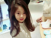 Con gái 5 tuổi hỏi "Sao con không có ngực?", bố trả lời ấp úng rồi cười ngượng ngùng khi bé nói lý do