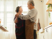 Yêu con - Vợ mất 2 năm, tôi chuyển về sống chung với cô hàng xóm góa chồng, những người từng bàn tán về chúng tôi giờ lại ghen tị