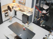 Camera ghi lại cảnh người đàn ông lén vào nhà đánh cắp đứa trẻ, mẹ Việt hoảng loạn tìm kiếm và cái kết rơi nước mắt
