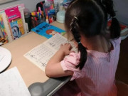 Yêu con - Bài tập tiếng Việt khiến cả nhà bó tay: "Từ nào để nguyên nghĩa là mẹ, bỏ bớt chữ vẫn là mẹ?"