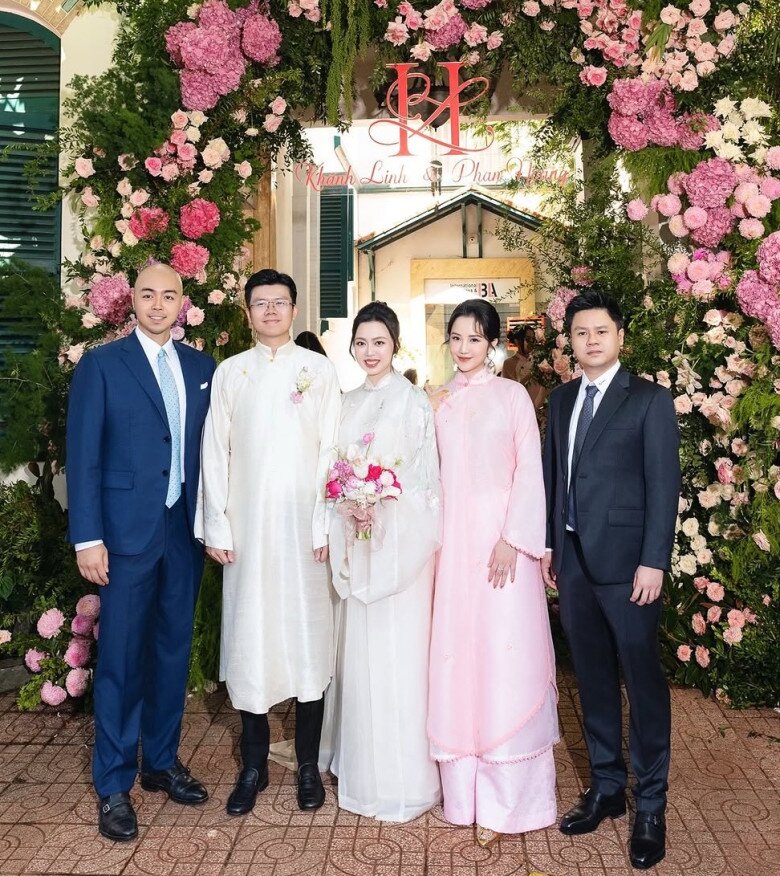 Primmy Trương và ông xã Phan Thành trong đám cưới của em trai Phan Hoàng.