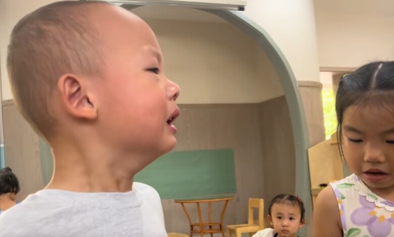 May mắn, em được các cô động viên, an ủi nên không còn lo sợ.