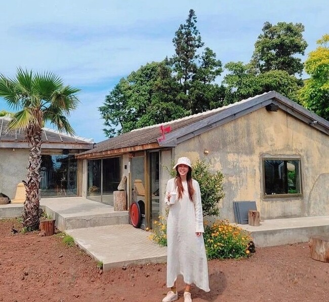 Quán cà phê vắng khách của bà mẹ 2 con.