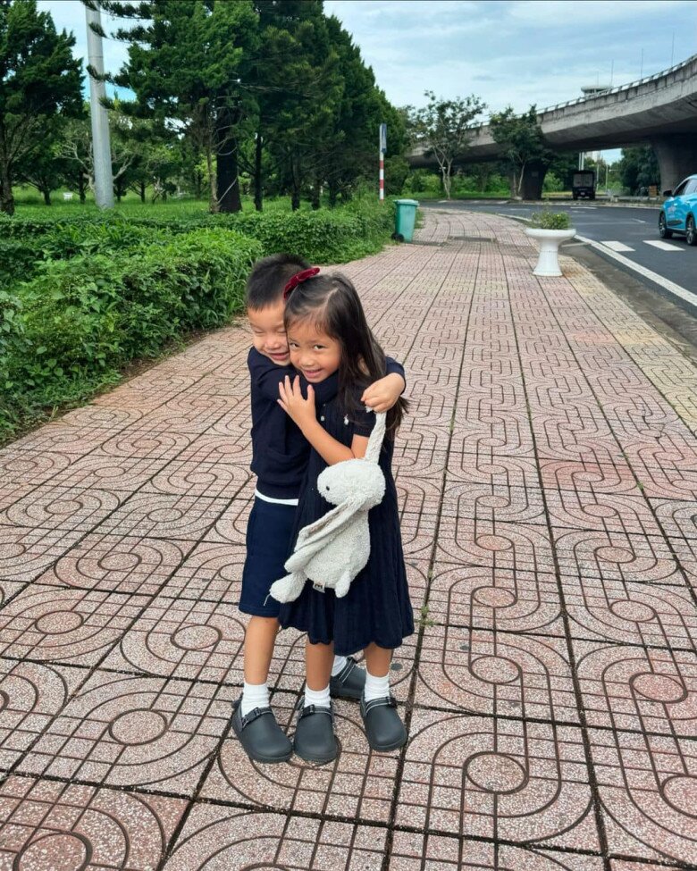 Lisa và Leon nhà Hồ Ngọc Hà cũng theo học hệ thống trường quốc tế từ bậc mầm non.
