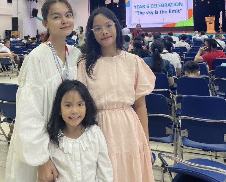 Tuệ Lâm tốt nghiệp Tiểu học với thành tích rất tốt.