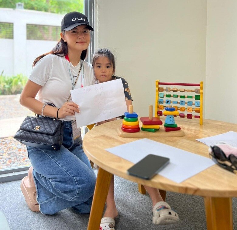 Tuệ An cũng từng nhảy vọt lên lớp 2 mà không cần học lớp 1 như chị gái Tuệ Lâm.