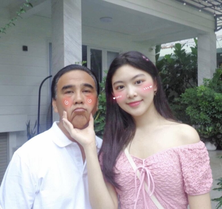 Quyền Linh chiều con gái, 56 tuổi amp;#34;hóa thúamp;#34; nhảy dễ thương cùng ái nữ, bà xã chẳng ngại mà còn vào khen nịnh - 9