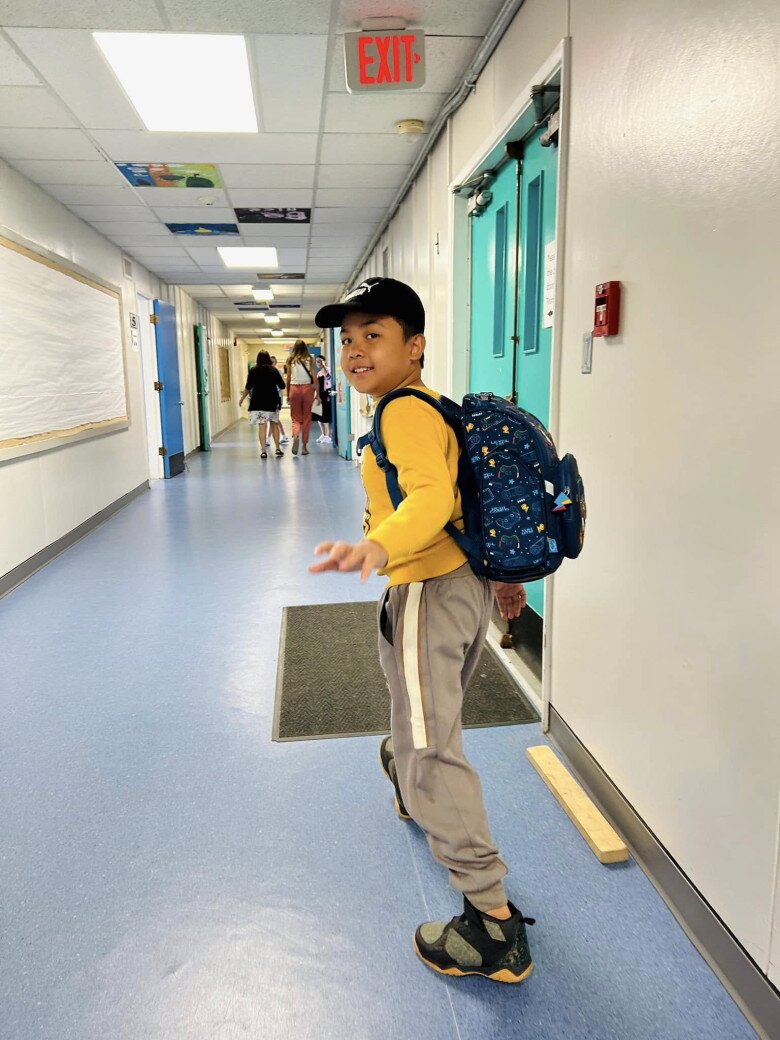 Happy rất tự tin khi lần đầu nhập học ở nước ngoài.