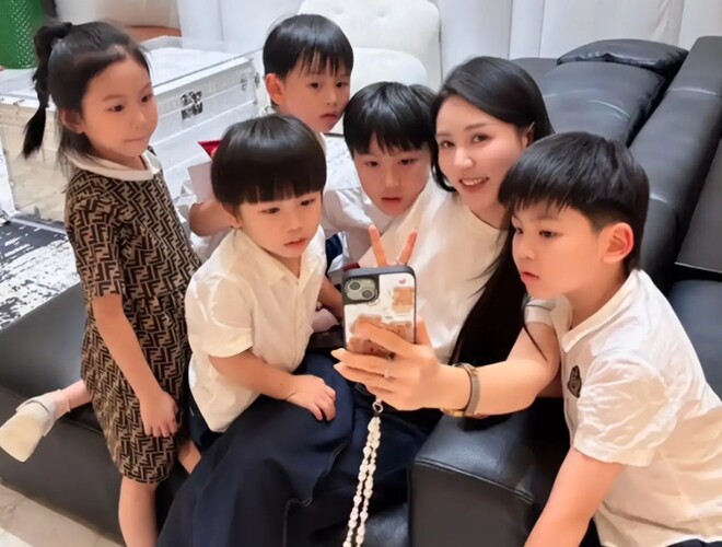 Mẹ 31 tuổi sinh 7 con trong 8 năm, nhìn bảng chi tiêu 600 triệu mỗi tháng mà amp;#34;hoa mắtamp;#34; - 1