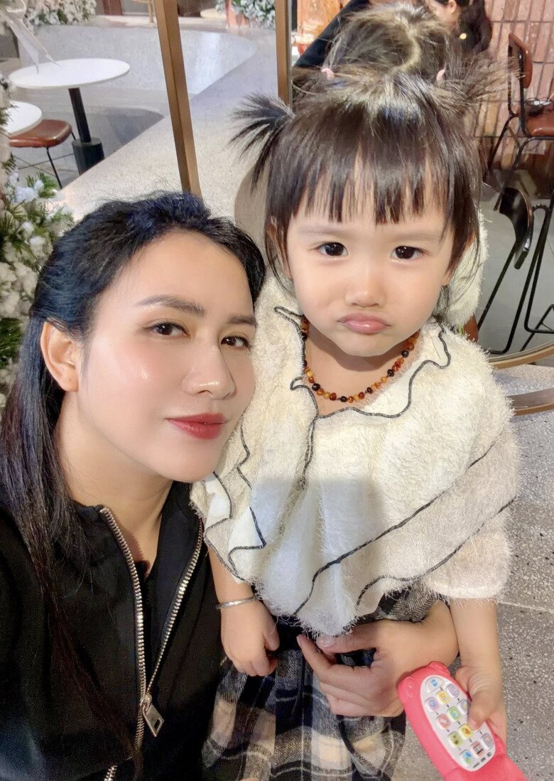 Thấy cảnh mẹ chồng làm đủ trò để cháu nội chịu ăn, con dâu là Thiếu tá Công an nghẹn ngào, biết ơn vô cùng - 9