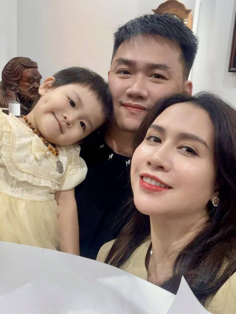 Thấy cảnh mẹ chồng làm đủ trò để cháu nội chịu ăn, con dâu là Thiếu tá Công an nghẹn ngào, biết ơn vô cùng - 8