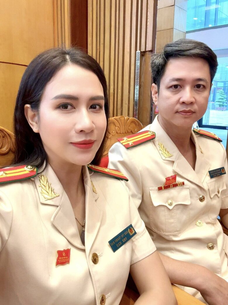 Thấy cảnh mẹ chồng làm đủ trò để cháu nội chịu ăn, con dâu là Thiếu tá Công an nghẹn ngào, biết ơn vô cùng - 5