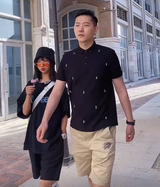 Thấy học sinh ngày nào cũng gặp gỡ một người đàn ông trẻ, cô giáo mời phụ huynh đến gặp thì ngượng mặt - 5