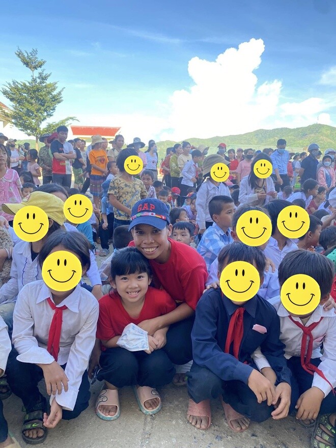 Dù mẹ đã mất nhưng con gái diễn viên Mai Phương được cô bảo mẫu hướng dẫn thực hiện đã hoạt động thiện nguyện.