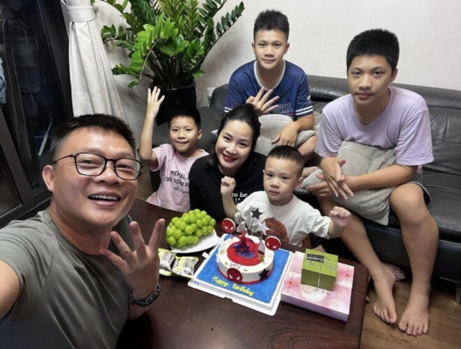 Vợ vắng nhà, BTV Trần Quang Minh tự đi chợ nấu cơm, nhìn bữa ăn của con dân mạng choáng: Món lạ quá, không nuốt nổi! - 1