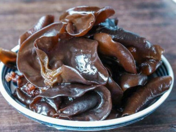 Loại nấm nhìn xấu xí giá lại cực rẻ, chỉ 3 nghìn đồng/lạng nhưng giúp cung cấp sắt cho trẻ nhiều gấp 70 lần thịt bò