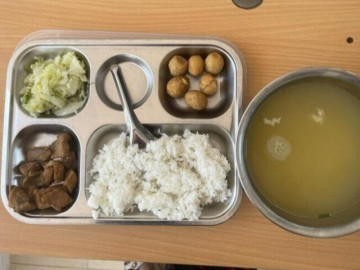 Cơm trưa ở trường của học sinh tại đất nước thông minh nhất thế giới khiến nhiều cha mẹ giật mình