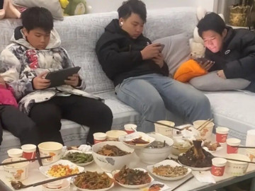 Yêu con - 8 đứa trẻ về quê nghỉ lễ, nhìn thứ chúng cầm trên tay, cha mẹ không thể bình tĩnh