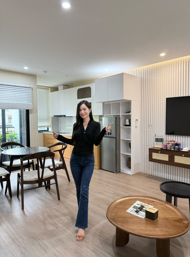 Hậu giảm cân, Lâm Vỹ Dạ U40 nhảy lắc hông như gái 18, biểu cảm của hai con trai lớn đằng sau gây chú ý - 10