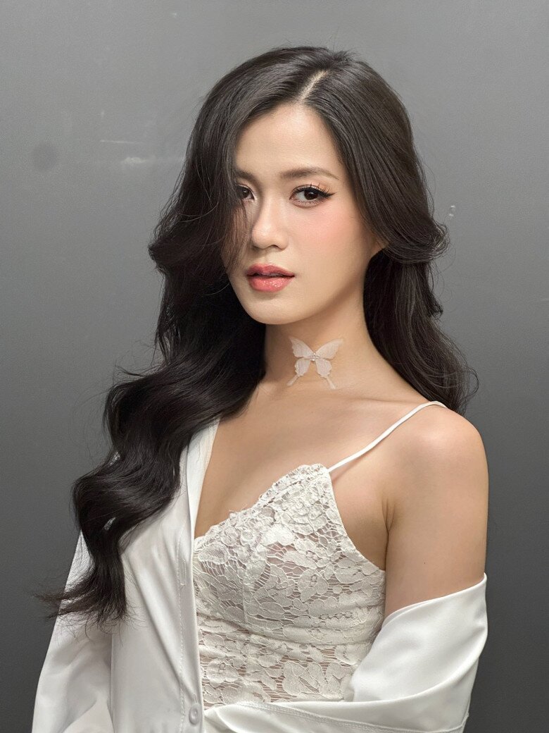 Hậu giảm cân, Lâm Vỹ Dạ U40 nhảy lắc hông như gái 18, biểu cảm của hai con trai lớn đằng sau gây chú ý - 9