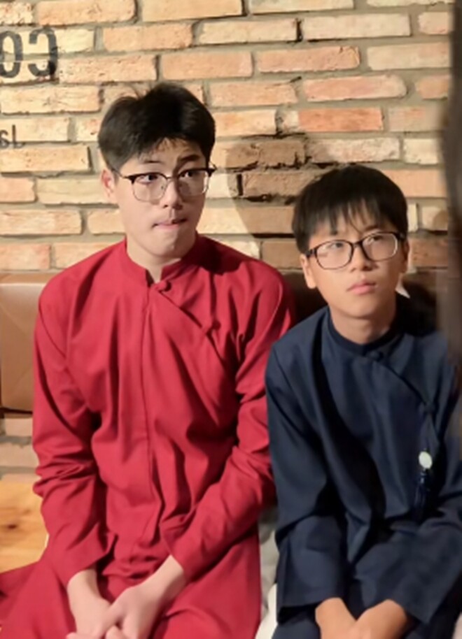 Hậu giảm cân, Lâm Vỹ Dạ U40 nhảy lắc hông như gái 18, biểu cảm của hai con trai lớn đằng sau gây chú ý - 2