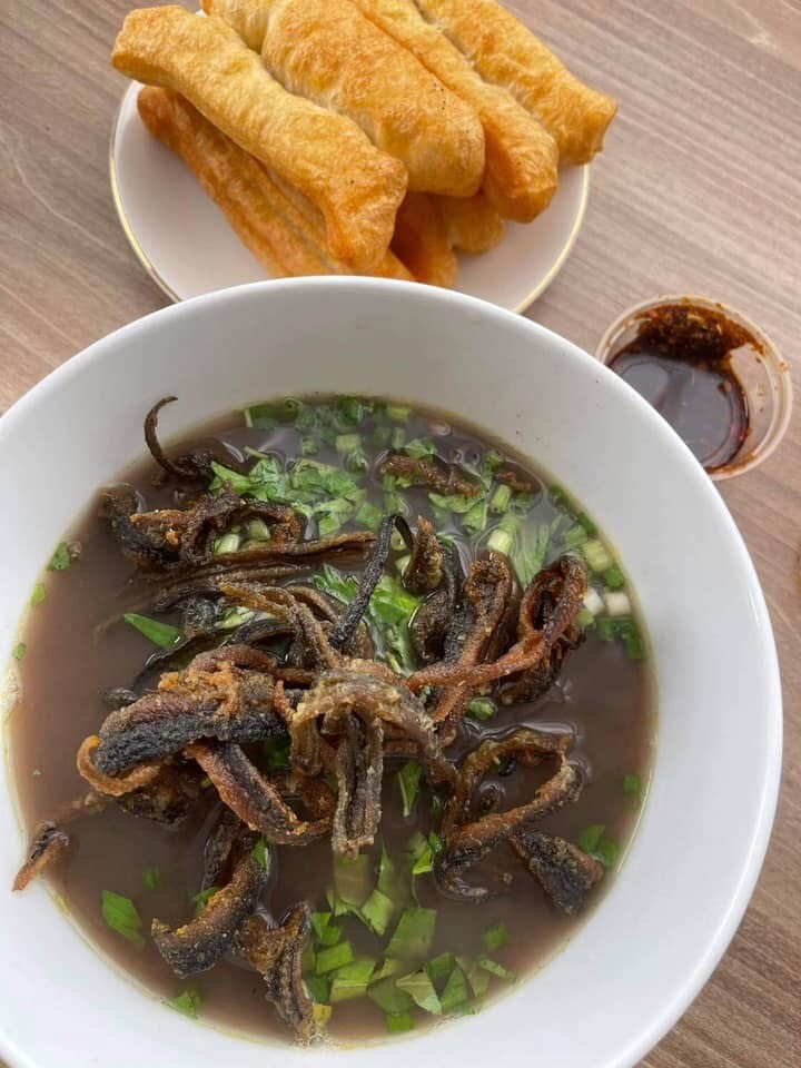 2 Quán Miến Lươn Ở Hà Nội Được Michelin Vinh Danh: Tồn Tại Suốt 40 Năm Giữa Lòng Phố Cổ Vẫn Nườm Nượp Khách 2 Quán Miến Lươn Ở Hà Nội Được Michelin Vinh Danh: Tồn Tại Suốt 40 Năm Giữa Lòng Phố Cổ Vẫn Nườm Nượp Khách - 8