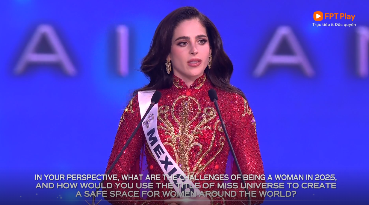 Đại diện Mexico nhận câu hỏi: Theo quan điểm của bạn, những thách thức của phụ nữ năm 2025 là gì và bạn sẽ dùng danh hiệu Miss Universe như thế nào để tạo vùng an toàn cho phụ nữ trên khắp thế giới? Hoa hậu Mexico bày tỏ mong muốn dùng tiếng nói của mình để thúc đẩy những thay đổi tích cực dành cho phụ nữ trên toàn thế giới. Cô cho biết việc hiện diện trên sân khấu Miss Universe 2025 chính là bước đi quan trọng để tạo nên dấu ấn lịch sử cho hành trình thay đổi ấy.