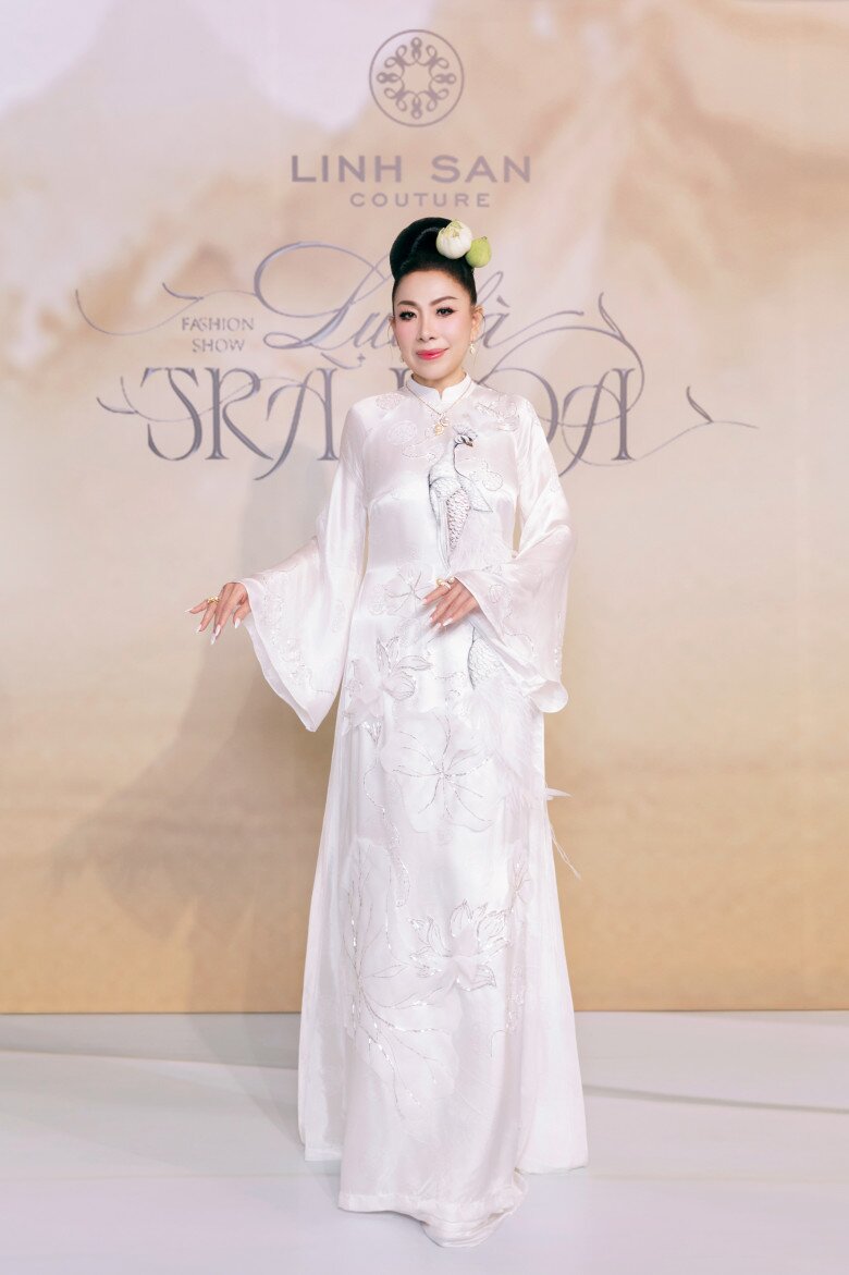 NTK Linh San đã dành nhiều tâm huyết cho show diễn cá nhân của mình. Cô có mặt trên thảm đỏ từ sớm để đón cách khách mời.