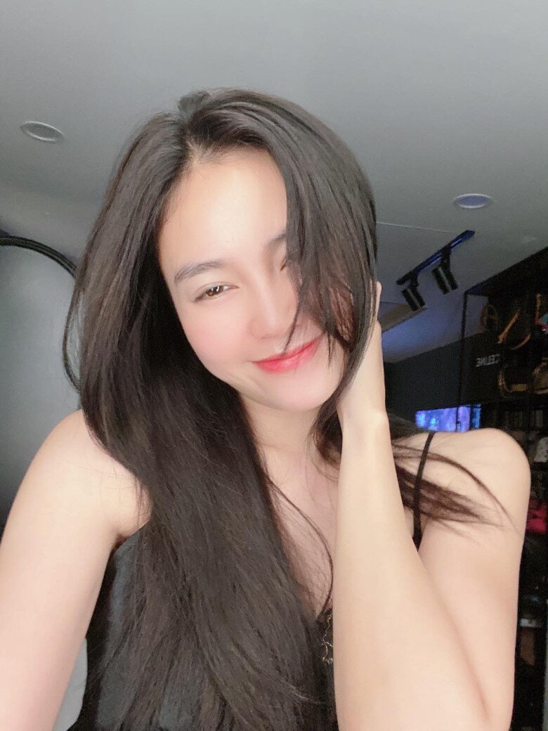 Dù bận rộn, ngọc nữ màn ảnh vẫn rất chú trọng chăm sóc da.