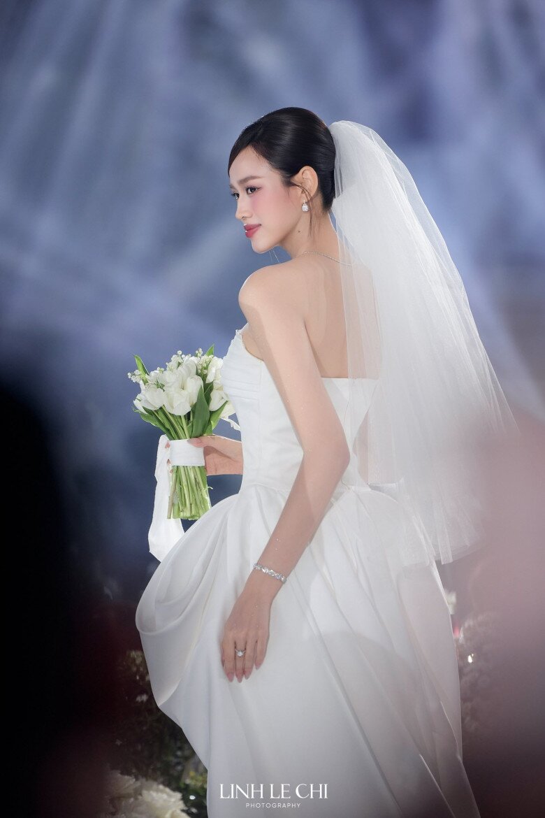 Hai nàng dâu hào môn tháng 10: Đỗ Thị Hà và Chế Nguyễn Quỳnh Châu mỗi người một  vẻ nhưng có một điểm chung - 7