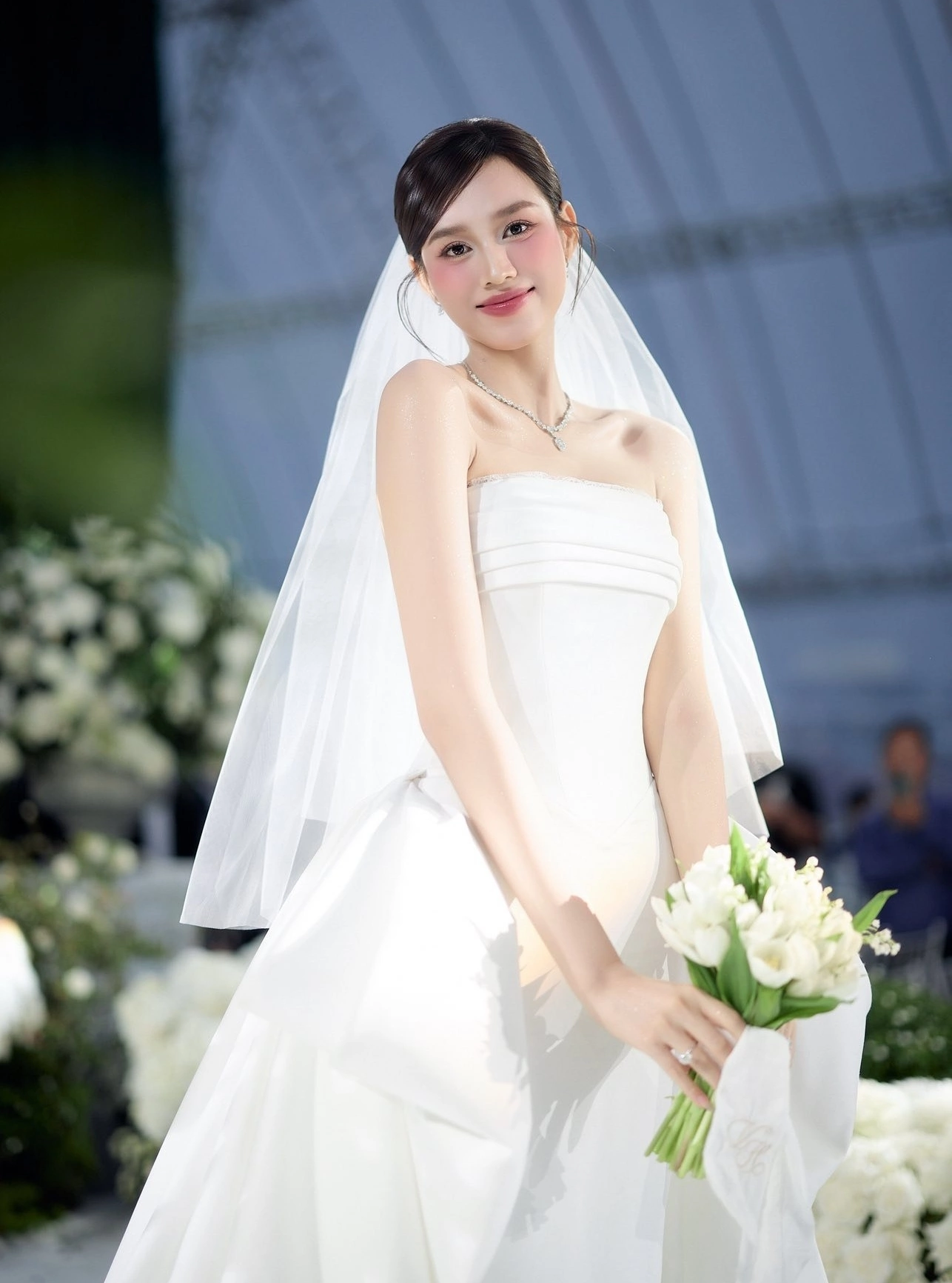 Hai nàng dâu hào môn tháng 10: Đỗ Thị Hà và Chế Nguyễn Quỳnh Châu mỗi người một  vẻ nhưng có một điểm chung - 1