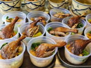 Ngon-bổ-rẻ - Món mì “sặc mùi thảo mộc” ở TP HCM, nghe vừa lạ vừa quen, có quán giá 350.000 đồng vẫn đông khách 