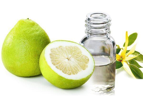 Từ trước đến nay, nhiều thành phần từ thiên nhiên có thể cải thiện tình trạng rụng tóc, trong đó được nhắc đến nhiều là tinh dầu bưởi.