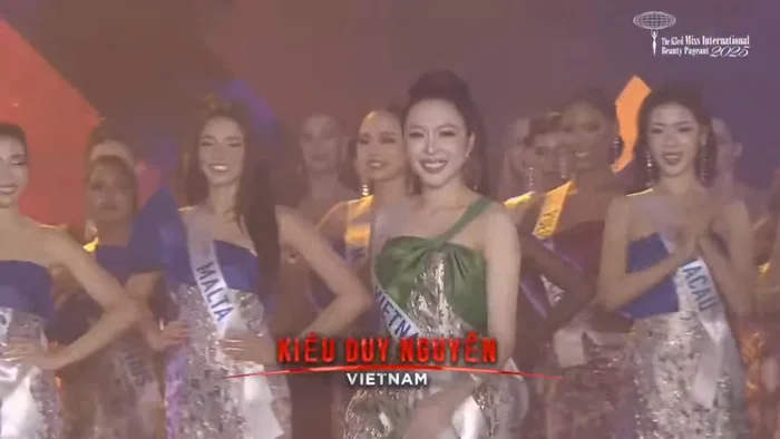 Kiều Duy xuất sắc đạt top 2 National Costume.