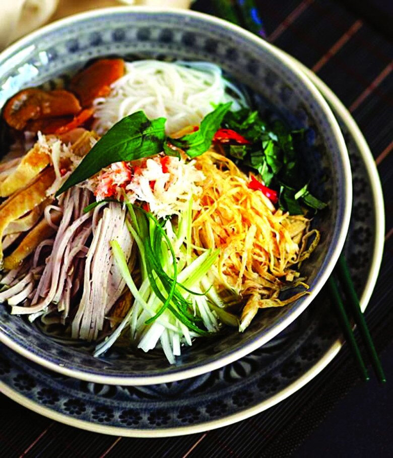 2 Quán Bún Thang Lâu Đời Nhất Thủ Đô: Tồn Tại Hơn 30 Năm, Chỉ Bán Buổi Tối Mà Hết Veo 800 Bát/Ngày Bún Thang Bà Ẩm Cũng Là Một Trong Những Quán Ăn Yêu Thích Của Nhiều Người Khi Ghé Thăm Thủ Đô.