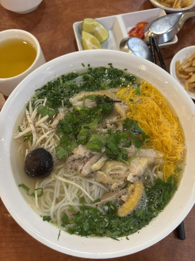 2 Quán Bún Thang Lâu Đời Nhất Thủ Đô: Tồn Tại Hơn 30 Năm, Chỉ Bán Buổi Tối Mà Hết Veo 800 Bát/Ngày 2 Quán Bún Thang Lâu Đời Nhất Thủ Đô: Tồn Tại Hơn 30 Năm, Chỉ Bán Buổi Tối Mà Hết Veo 800 Bát/Ngày - 9