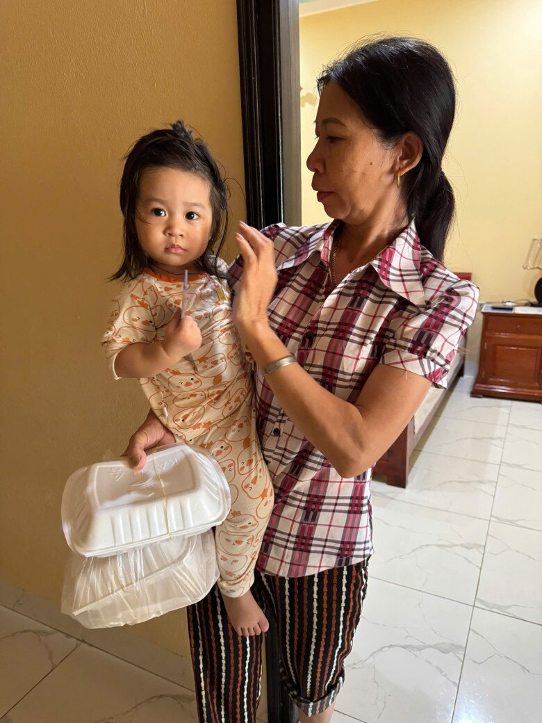 Người lớn tuổi, phụ nữ và trẻ em là những đối tượng mà chị Thảo Nguyên ưu tiên hàng đầu để hỗ trợ.