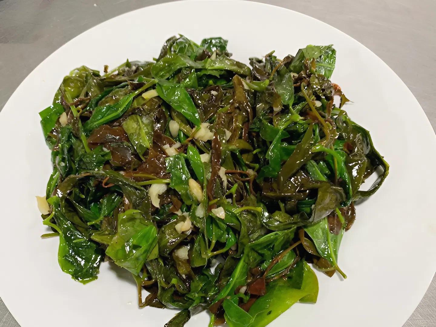 Rau nhíp chế biến được nhiều món ngon, giàu dinh dưỡng nên được thị trường ưa chuộng.