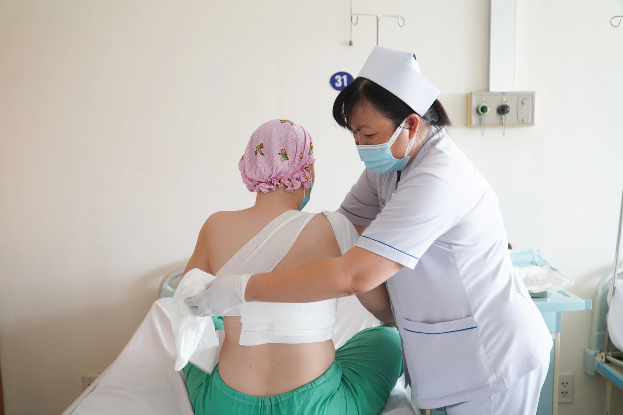 Nhờ kỹ thuật hiện đại, bệnh nhân H. nhanh chóng phục hồi sau ca phẫu thuật, chỉ nằm viện 6 ngày cho quá trình điều trị và theo dõi.