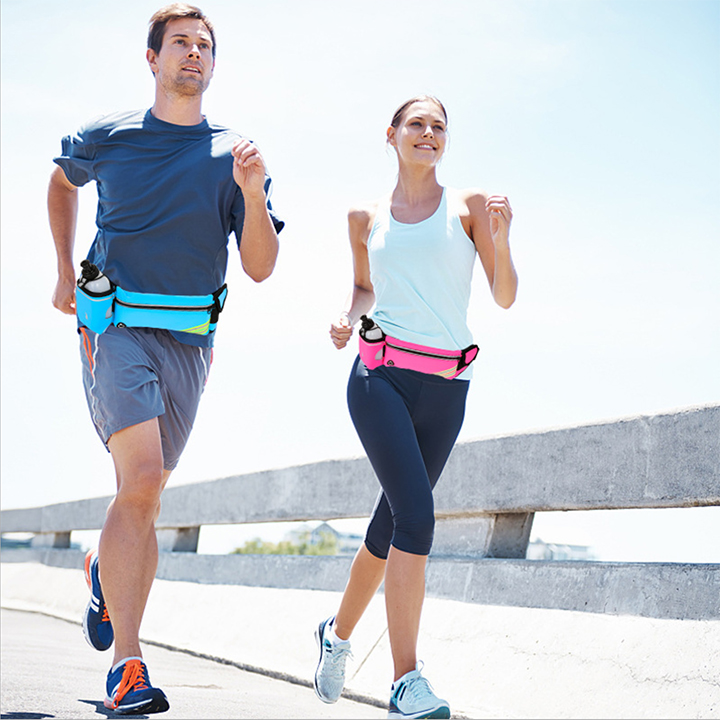 Khi chọn túi, nên ưu tiên loại co giãn, dây đai chắc chắn và túi có khóa kéo kín để đảm bảo đồ không bị rơi. Với người chạy cự ly dài, túi có nhiều ngăn sẽ thuận tiện hơn trong việc phân loại đồ cá nhân.