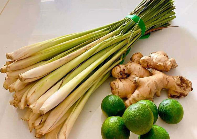 Trong thực tế, combo chanh - sả - gừng thường được dùng để nấu nước uống ấm hoặc xông hơi khi cơ thể mới chớm mệt, sổ mũi nhẹ.