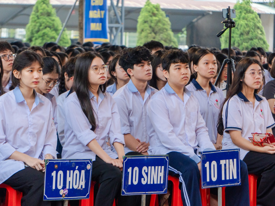 Muốn trở thành học sinh của trường đòi hỏi thí sinh dự thi vào lớp 10 phải chuẩn bị nền tảng kiến thức tốt và chủ động mở rộng kiến thức chuyên sâu ở môn chuyên đăng ký thi tuyển.