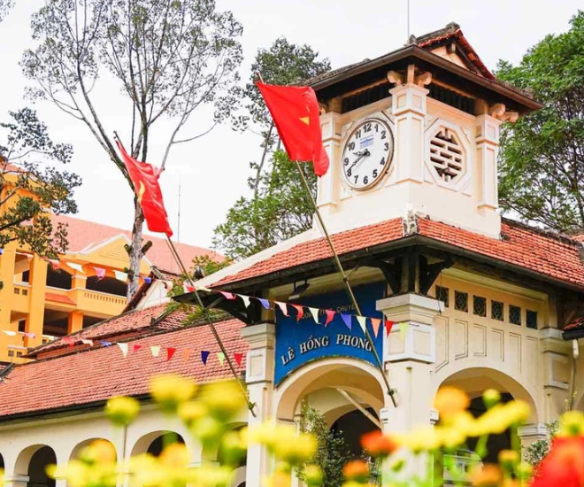 Kỳ thi tuyển sinh vào trường THPT Chuyên Lê Hồng Phong luôn được đánh giá là khắc nghiệt bậc nhất thành phố vì tỉ lệ chọi cực cao. Trong kỳ thi vừa qua, tỉ lệ chọi cao nhất xấp xỉ 1/5.