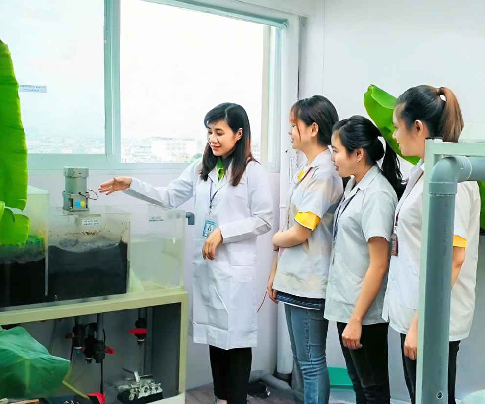 Quản lý biển là lĩnh vực nghiên cứu và ứng dụng các kiến thức liên ngành nhằm quản lý, khai thác, sử dụng tài nguyên biển một cách hiệu quả và bền vững.