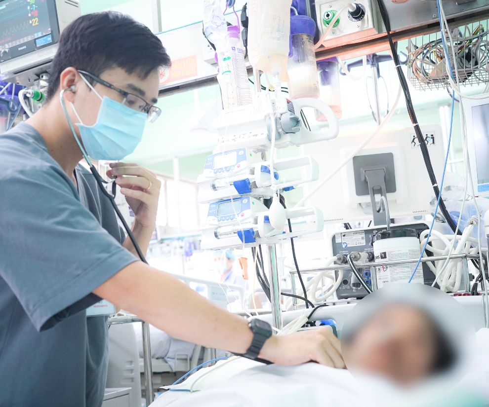 Hai lần ngưng tim, đứng trước lằn ranh “sinh tử”, nhờ sự chẩn đoán, chữa trị kịp thời của các bác sĩ Bệnh viện Từ Dũ và Bệnh viện Chợ Rẫy mà nữ bệnh nhân vượt qua nguy kịch.