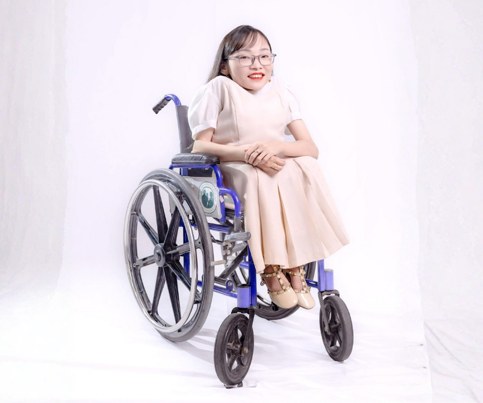 Tuy mọi hoạt động sinh hoạt trong cuộc sống phải nhờ sự hỗ trợ của gia đình nhưng chị Ngọc Tâm vẫn chưa bao giờ ngừng cố gắng để vượt khó. 