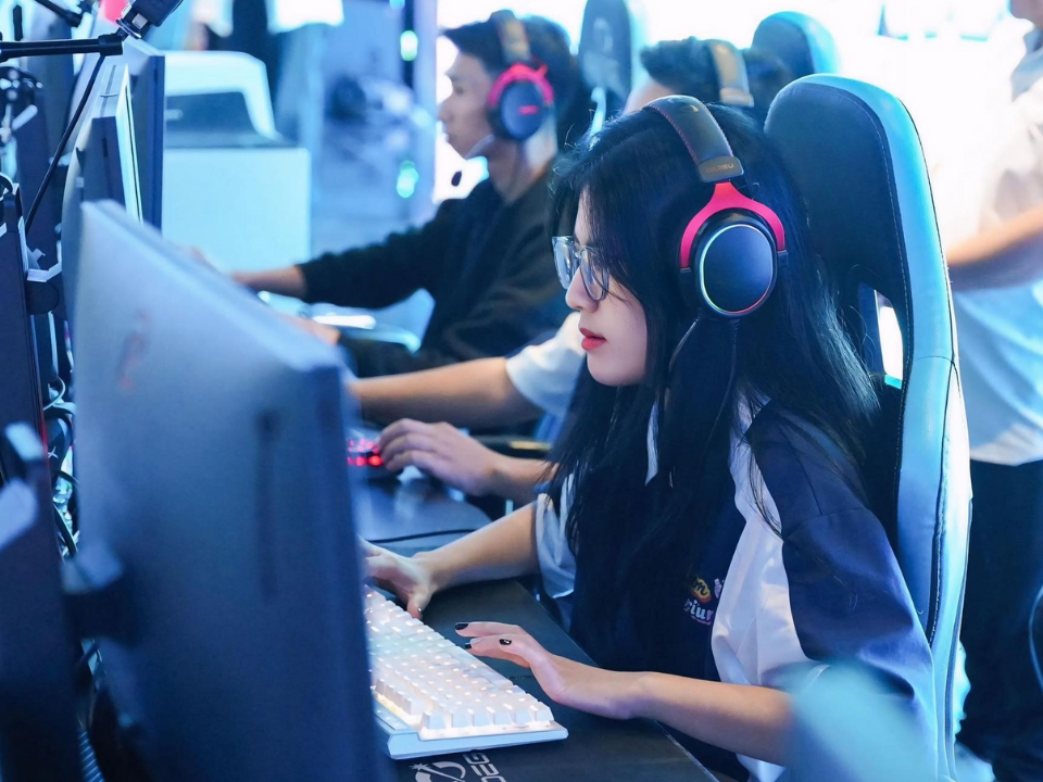 Mỗi ngày Hồng Ngọc dành vài tiếng đồng hồ để rèn luyện cơ tay, độ linh hoạt và chuẩn xác.