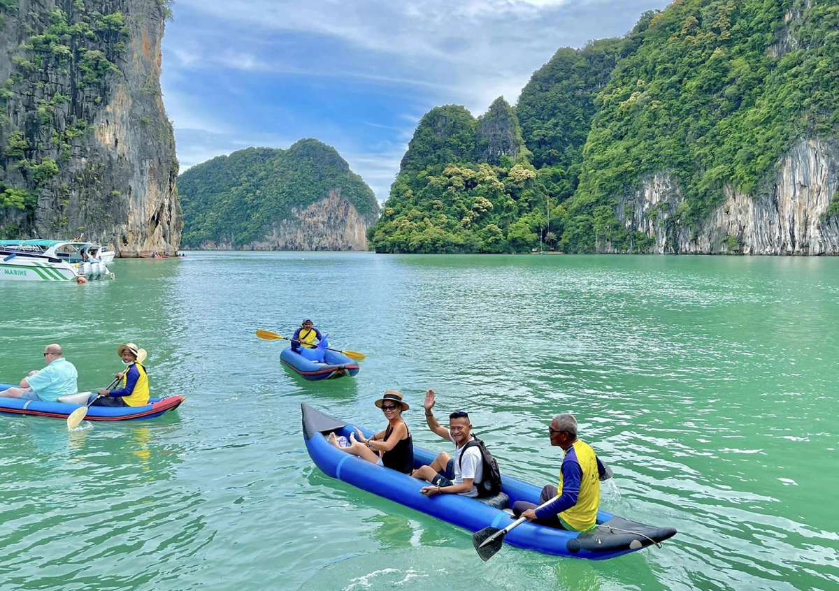 Nên kiểm tra dự báo thời tiết trước khi đến Phuket.