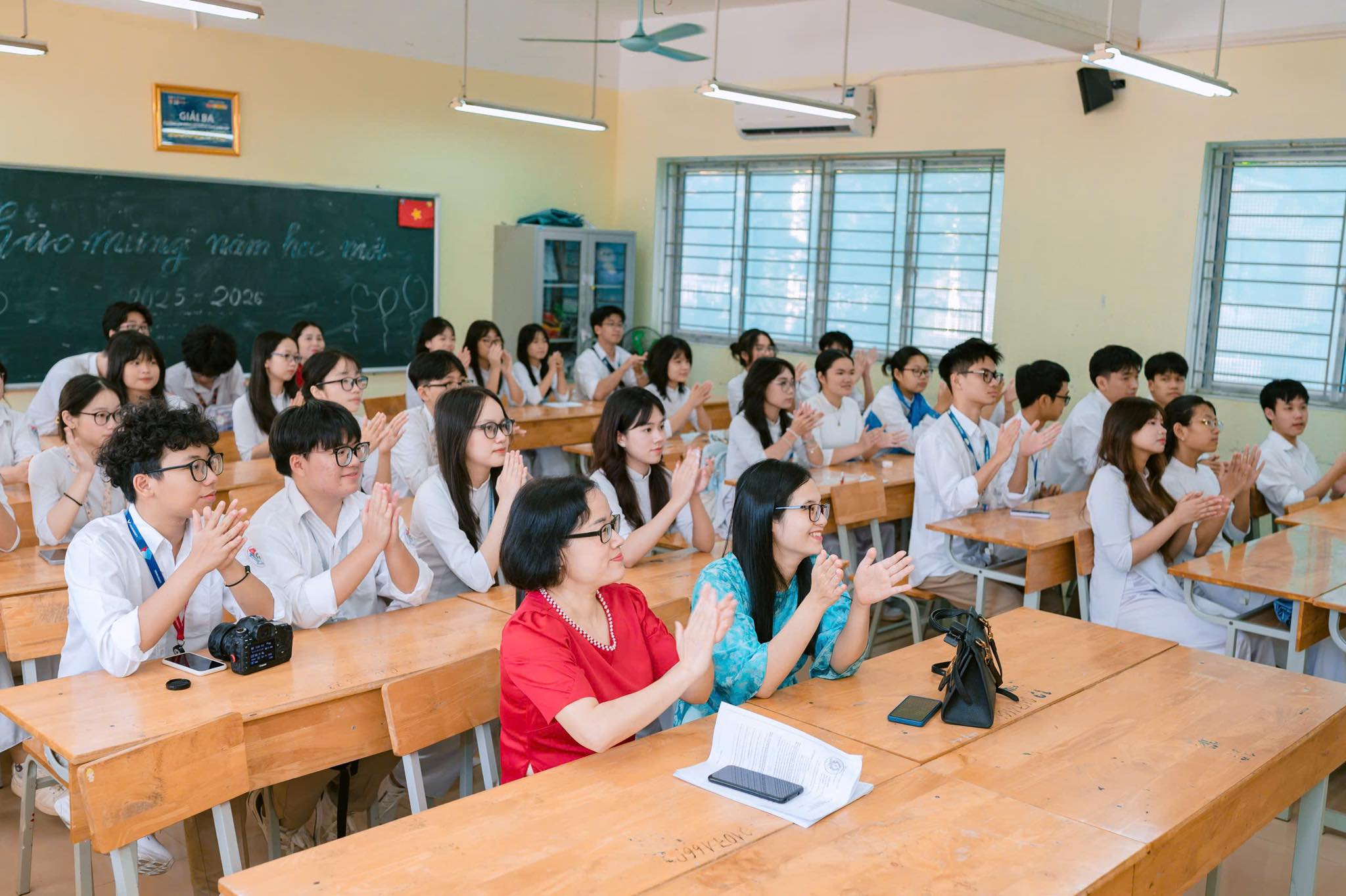 Học sinh của trường luôn được chú trọng nâng cao năng lực toàn diện về thể chất, thẩm mỹ, kỹ năng... Hiện nay, trường có hơn 10 câu lạc bộ của học sinh ở các lĩnh vực như truyền thông, tiếng Anh, STEM, kỹ năng sống, bóng chuyền...