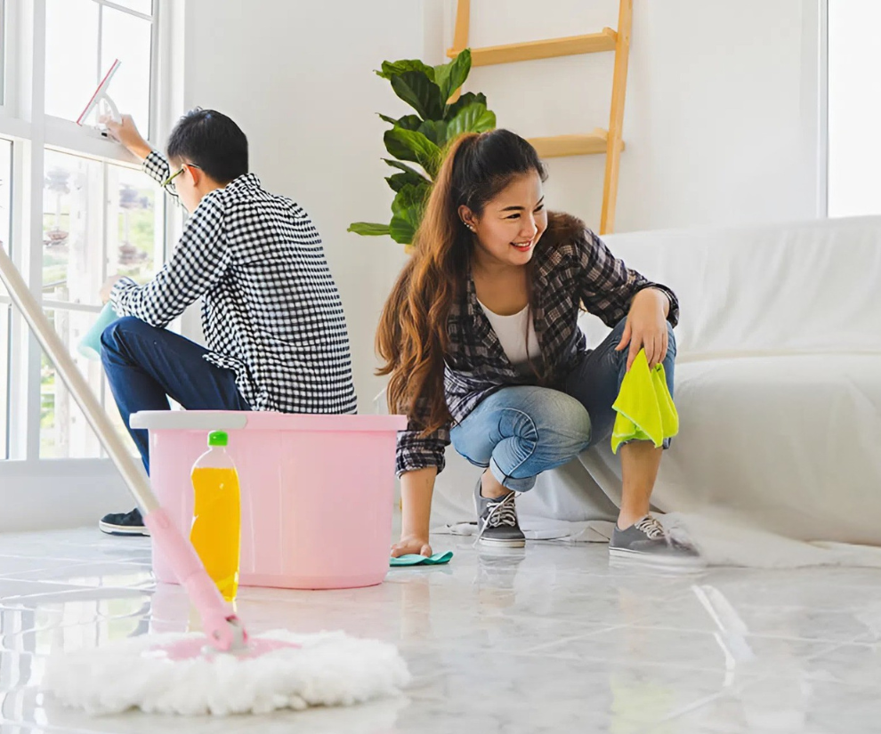 Việc duy trì thói quen làm sạch nhà mỗi ngày không chỉ giúp hạn chế virus và vi khuẩn lưu trú mà còn giảm nguy cơ dị ứng - một trong những yếu tố khiến hệ miễn dịch phải hoạt động quá mức.